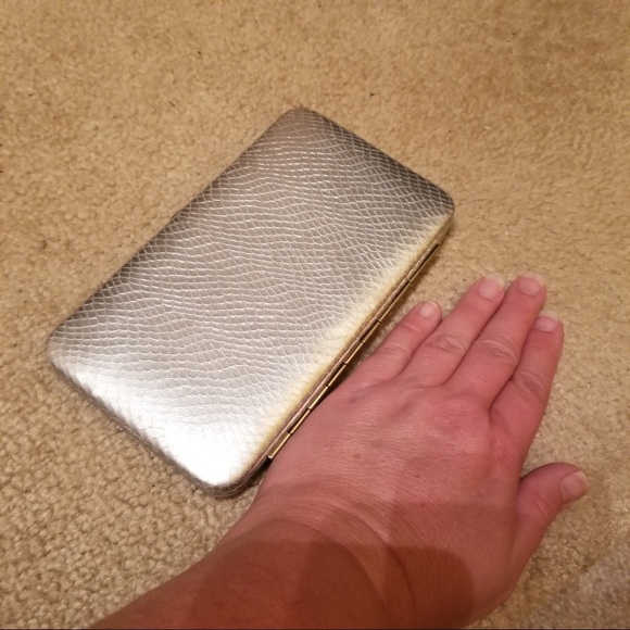 Silver Clutch - Picture 4 of 4